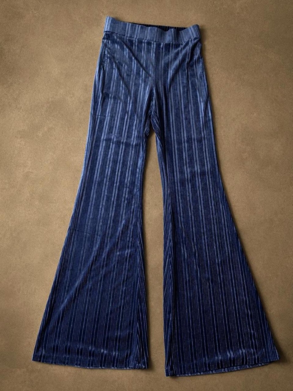 Forever 21 blue velvet pleated flare pants ✨